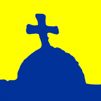 Kreuz an der Johanneskirche in den Farben der Ukraine