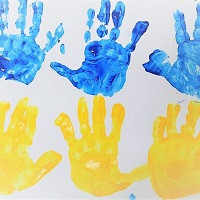 Ukrainische Kinderhände
